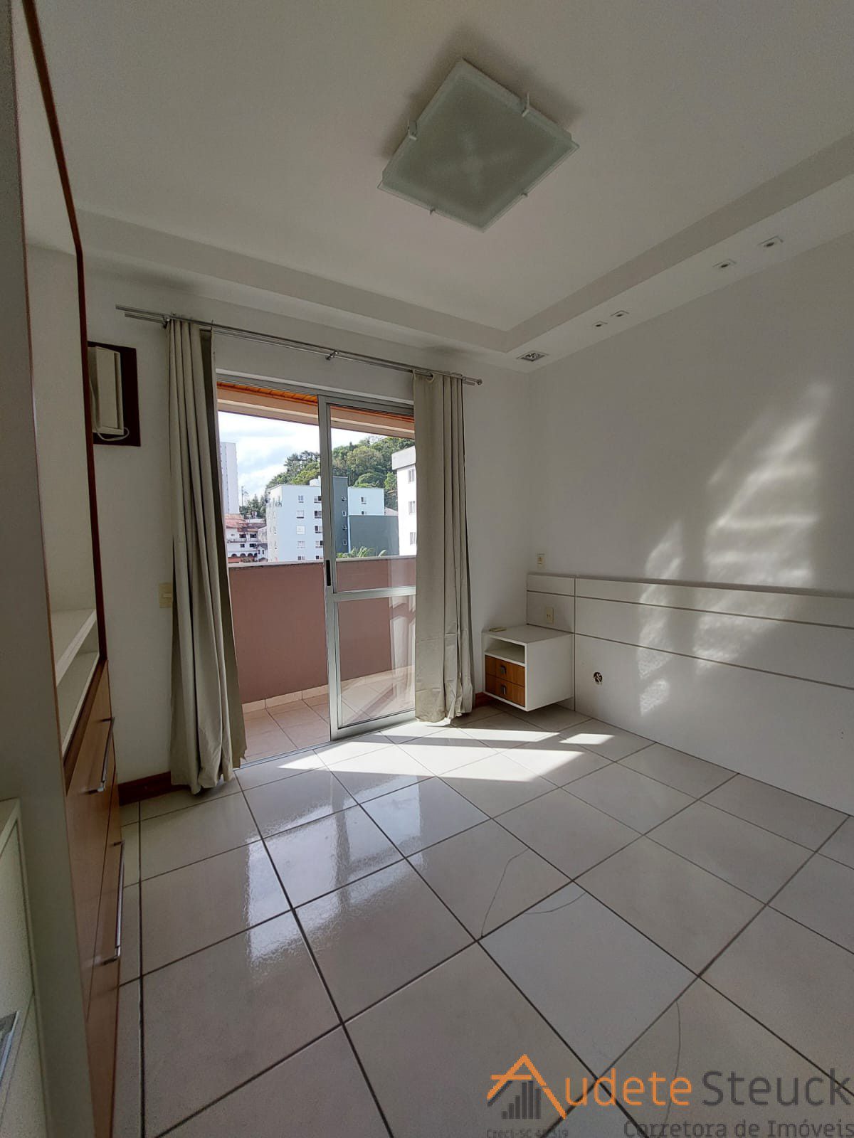 1d6101f1-ad55-4a75-83a3-ca12c55ee69b