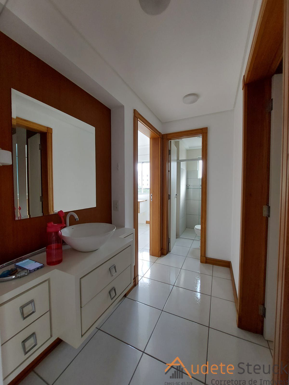 53b40c71-b239-41b9-8c48-a8b95449f236