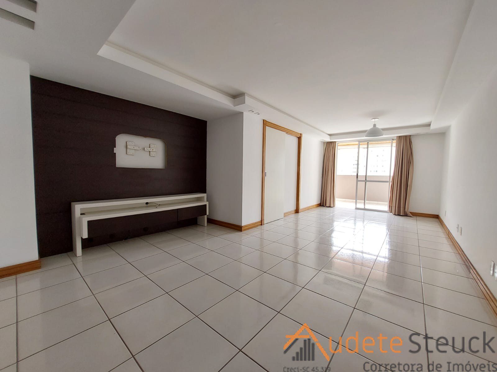 e0712f4f-f8a4-475e-b5a0-6b9b6ff14a16