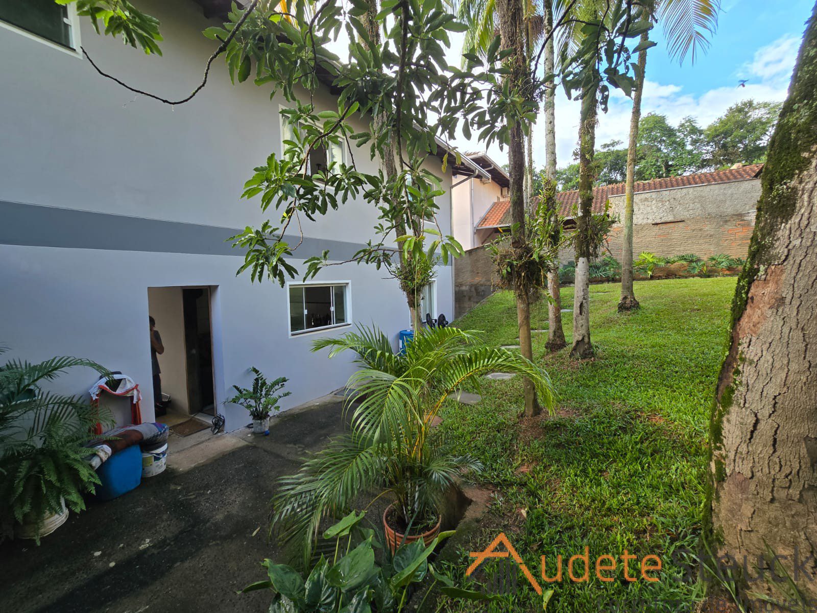 8c8c8fe7-48e8-4185-a829-f33713b5dd62