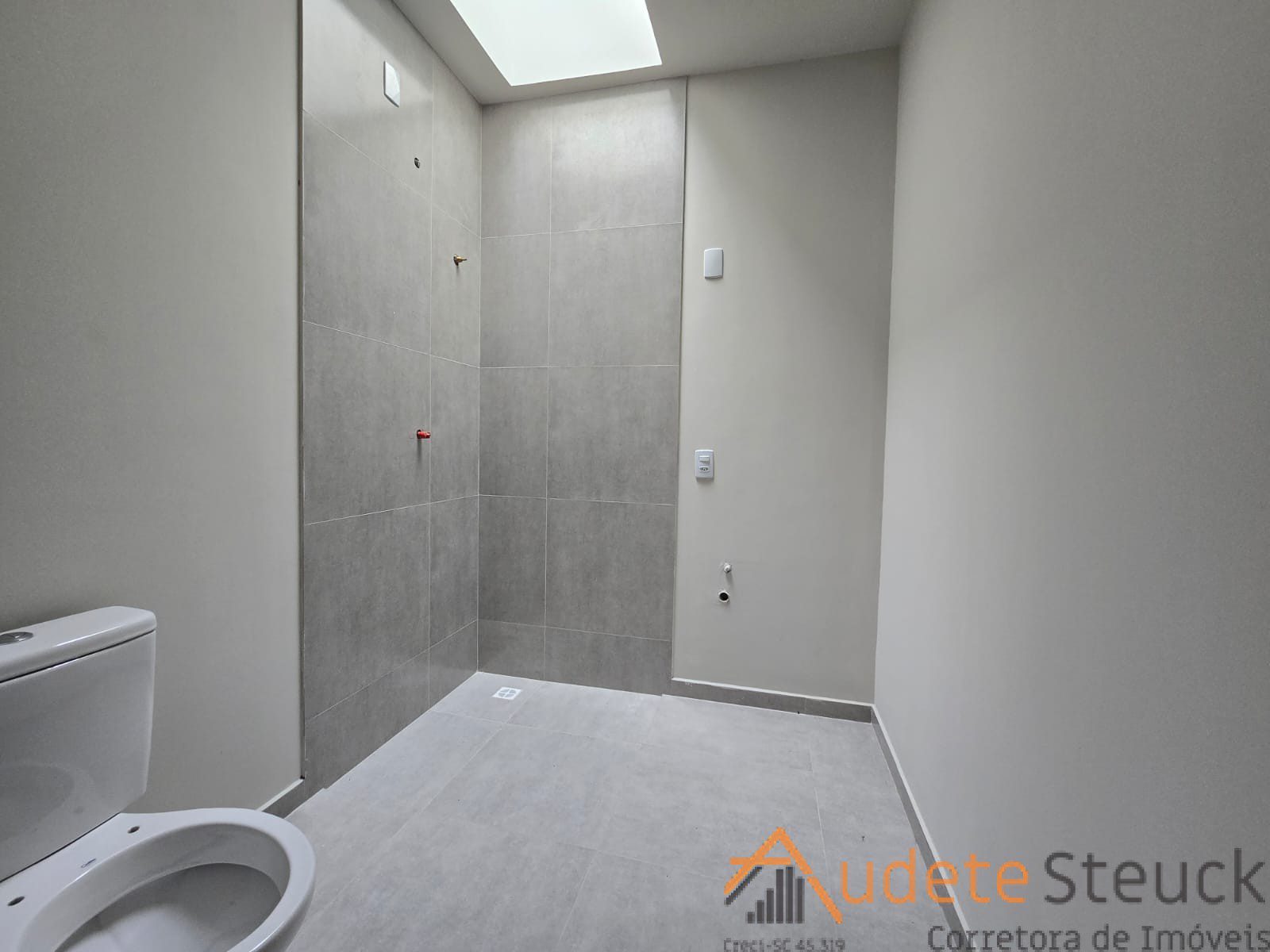 b1aded74-7357-4f37-a45f-a694696a87c0 (1)