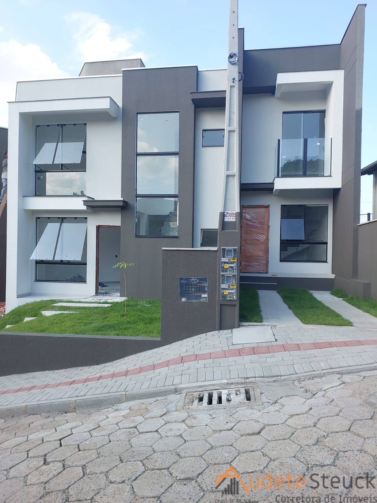 Sobrado com 2 dormitórios no Bairro da Velha - foto 1