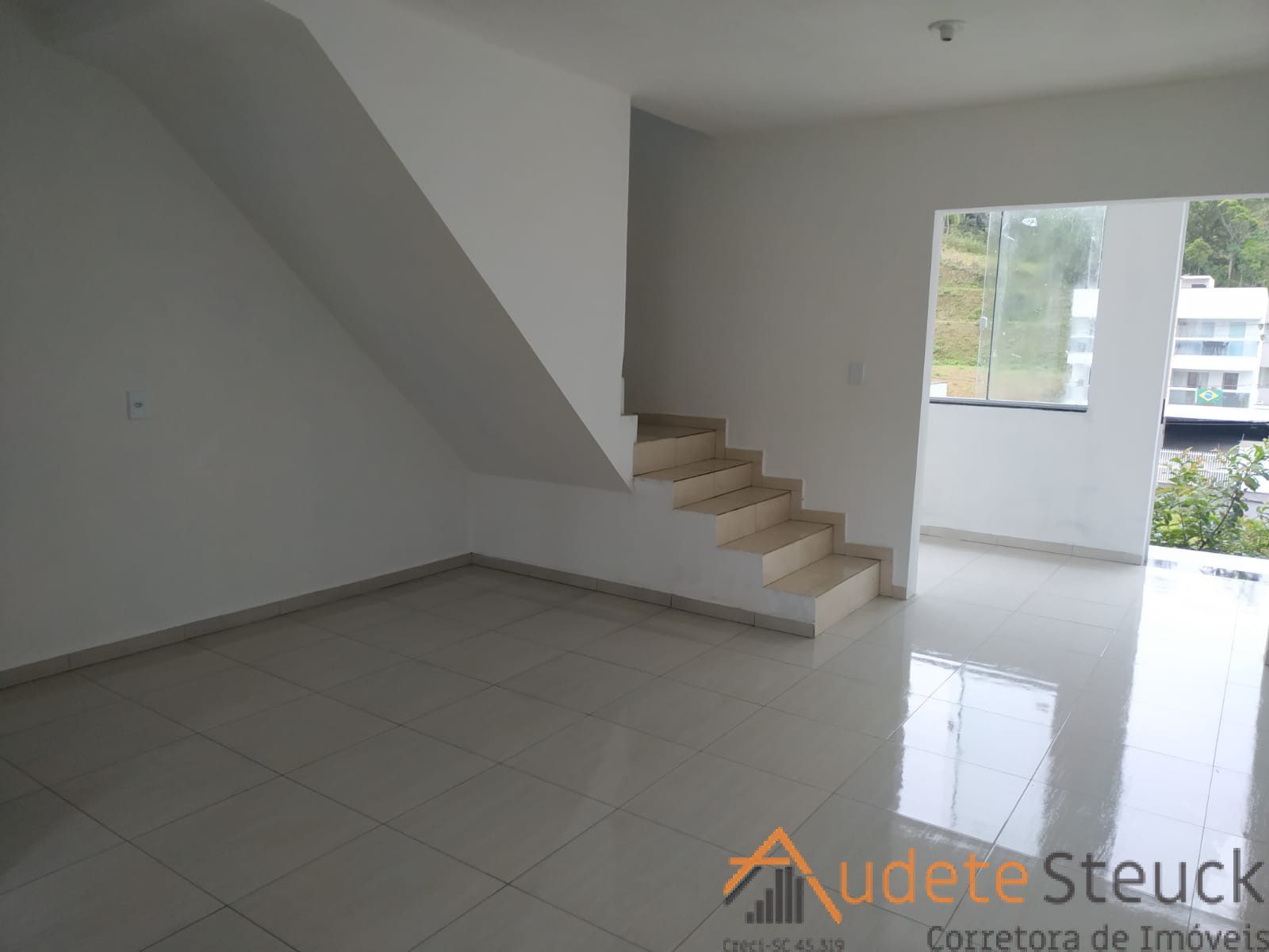 52e57b5c-f692-4b4b-a0d1-fe68b8de252b