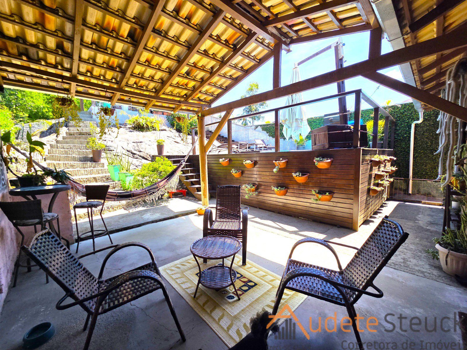 6bb3475d-4226-46d9-adf6-6b208fe853c6