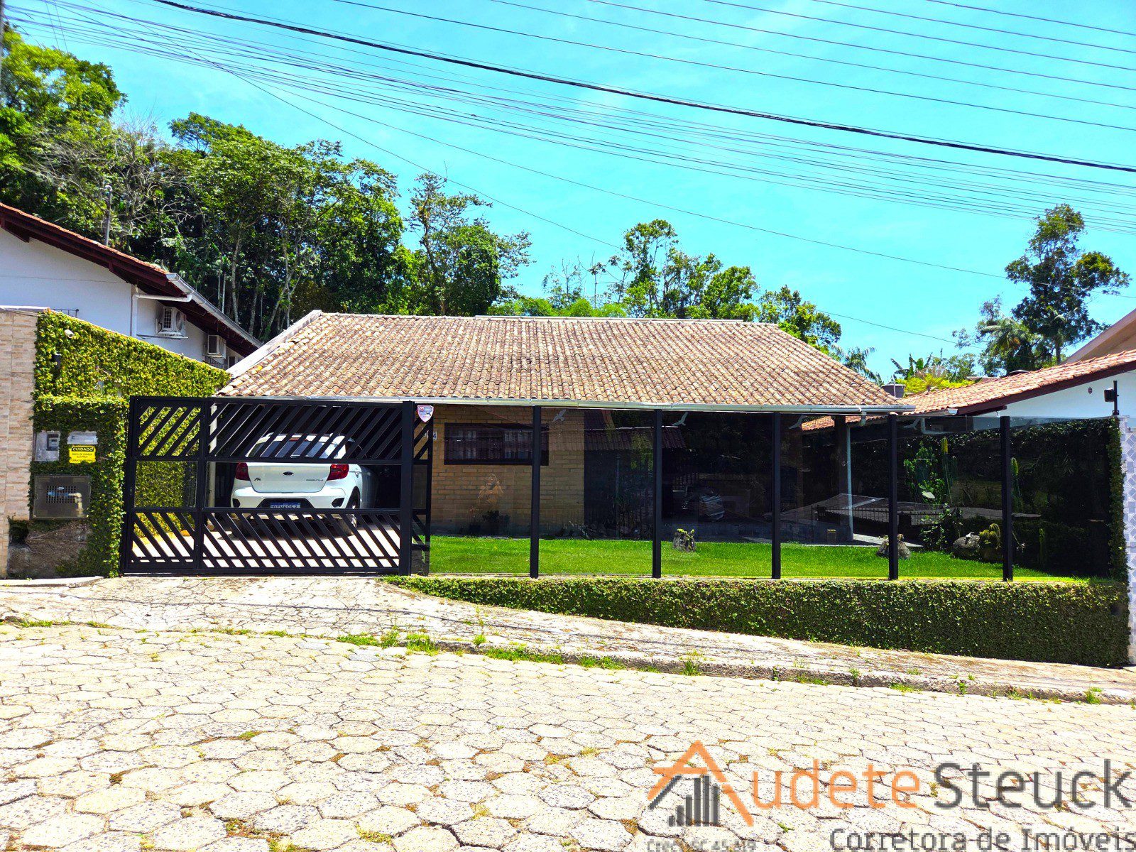 742f0b27-a08a-4e0e-958c-1683bdd97d3f